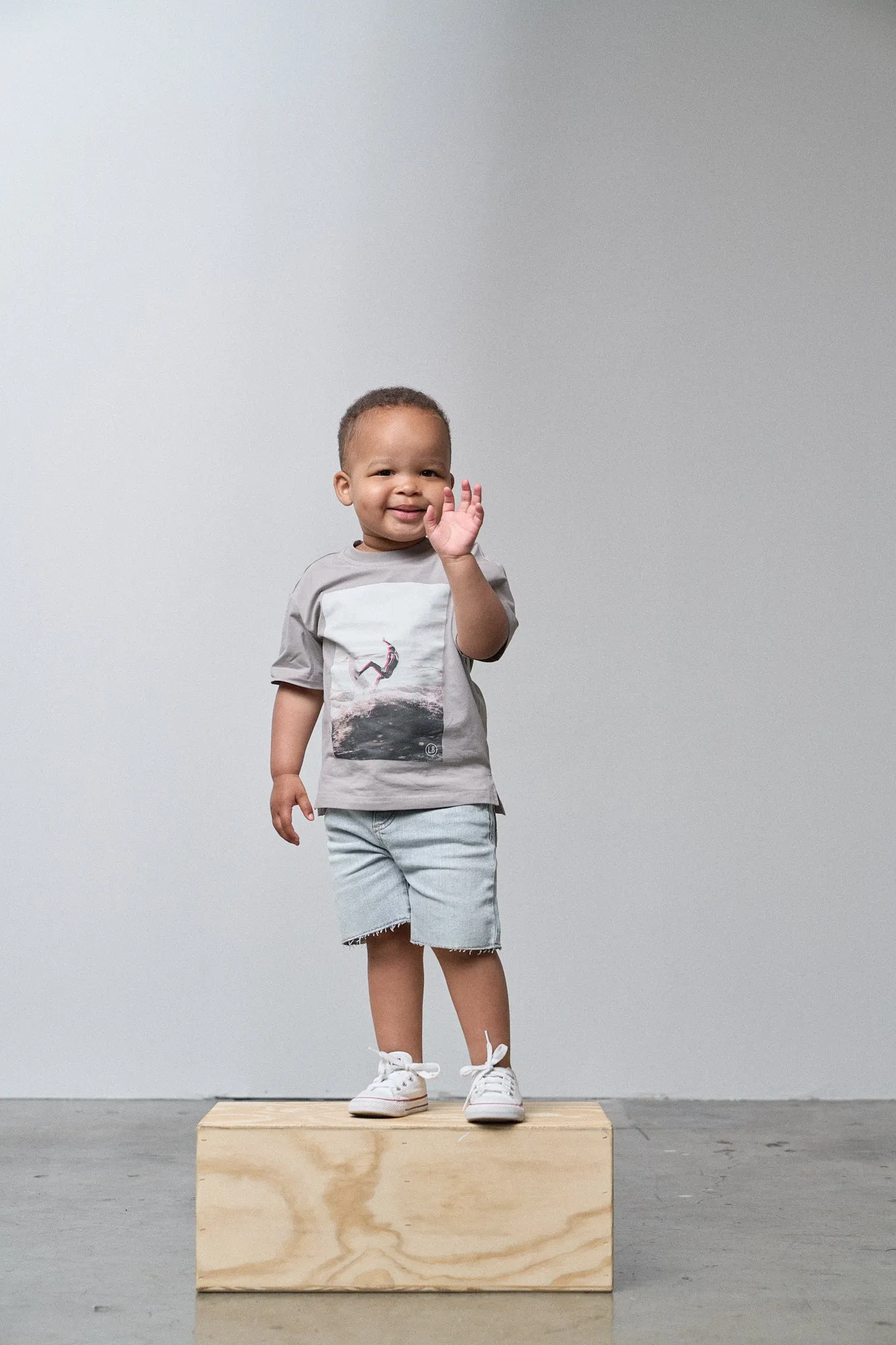 Catching Waves Tee - Charcoal,Kids