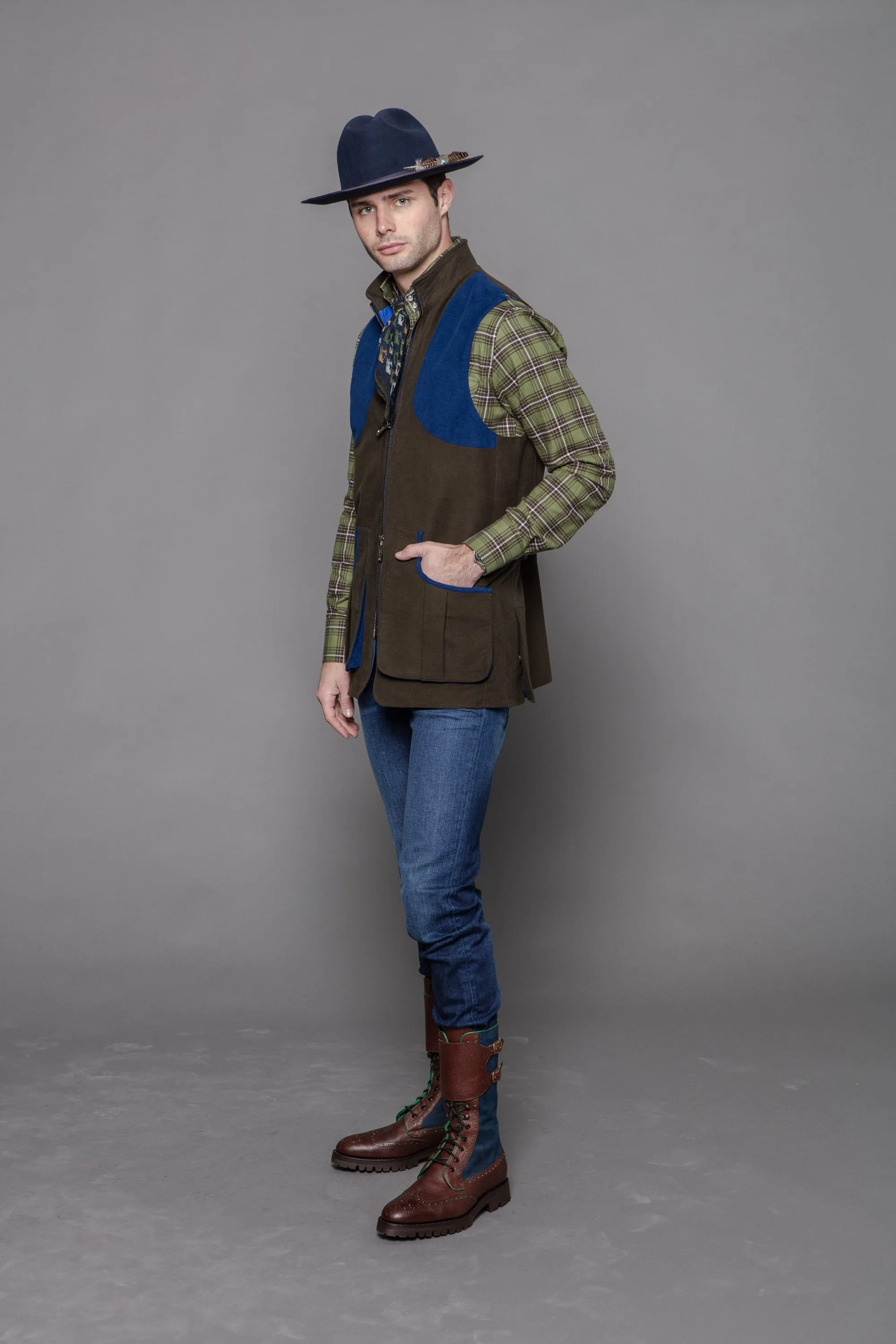 Moleskin Banks Field Vest in Olive,Men