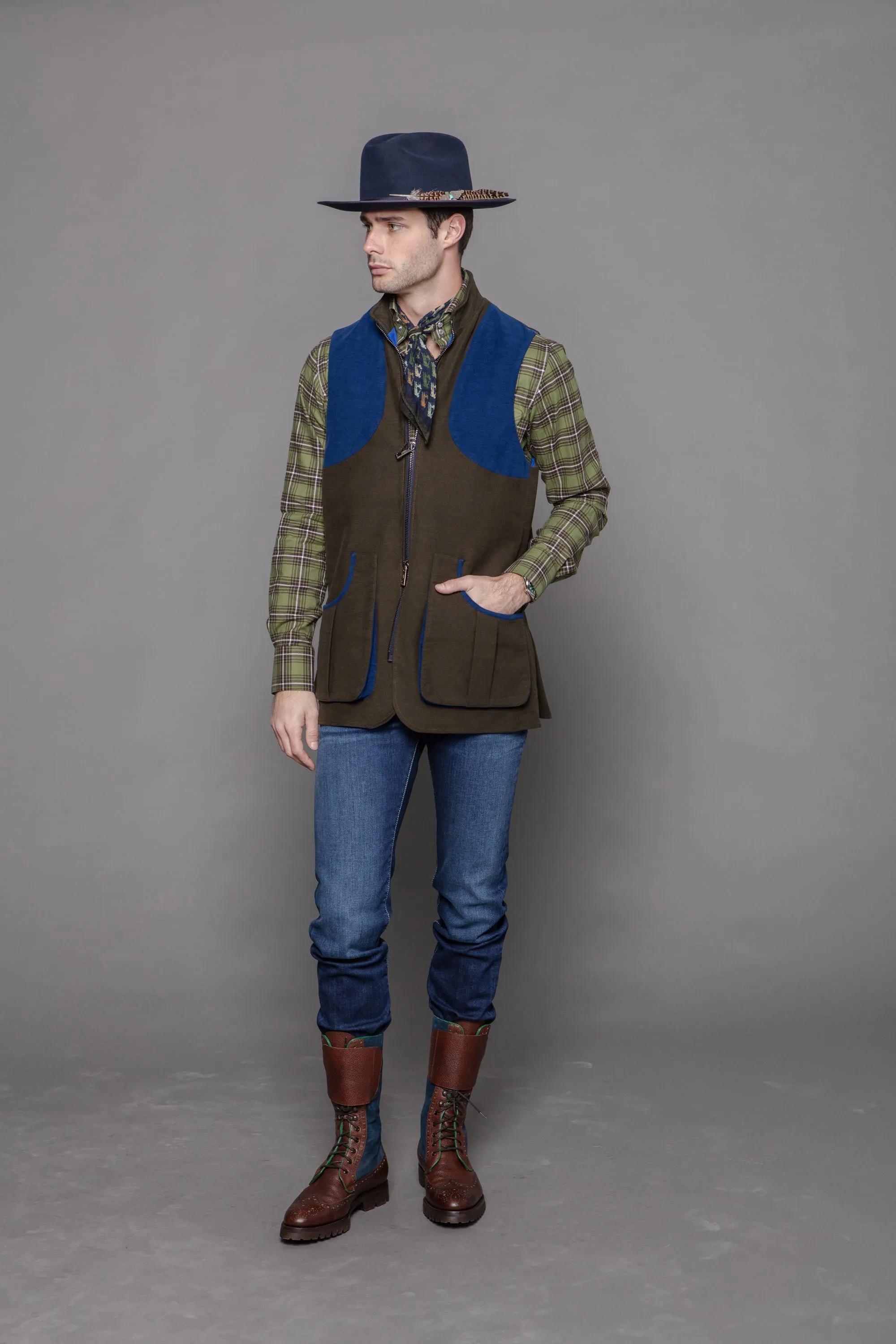 Moleskin Banks Field Vest in Olive,Men